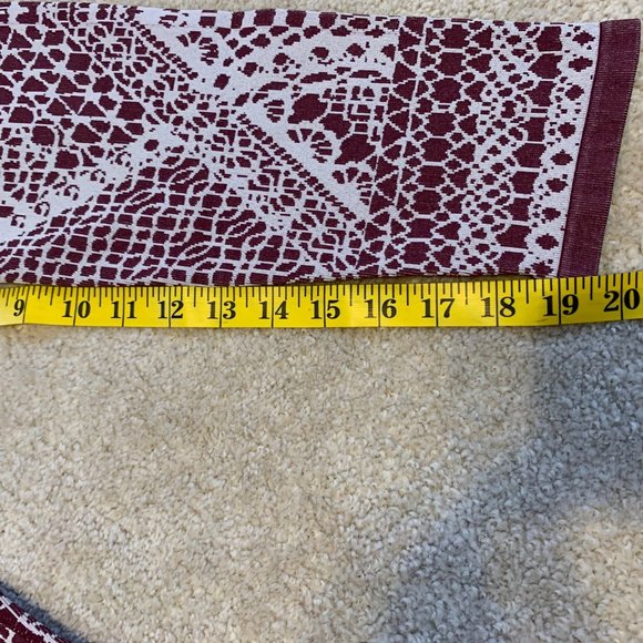 Fabletics High-Waisted Seamless Lace Capri Leggings Burgundy and Sand - Picture 9 of 13